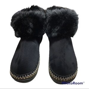 Isotoner black slippers